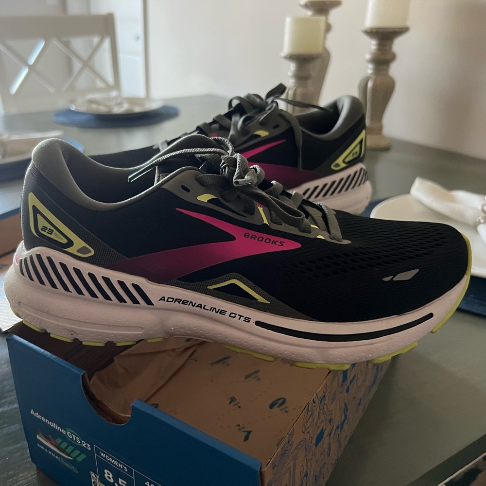 Barely worn Womens Brooks Adrenaline CTS